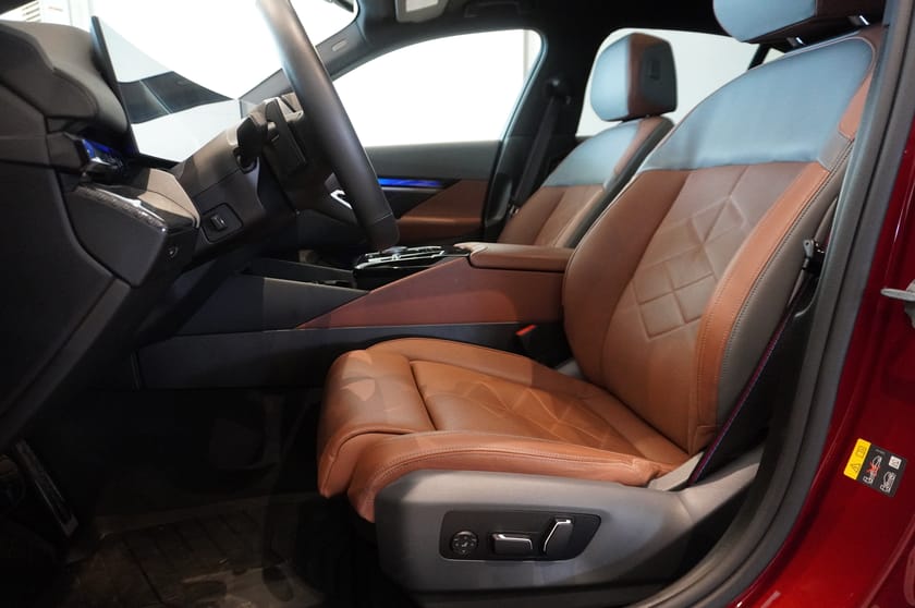 Bild 5 av BMW 550e xDrive Sedan M-Sport Pro B W Drag Panorama DAP