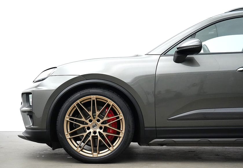 Bild 3 av Porsche Macan Turbo Electric / 585hk / Moms / Design / Matrix