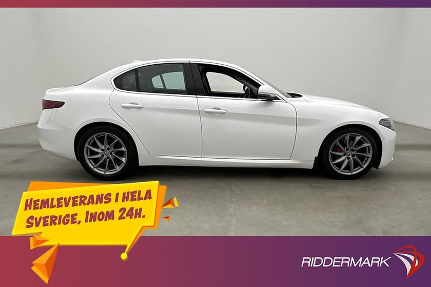 Bild 3 av Alfa Romeo Giulia 2.2 JTD 180hk Super Navi Skinn Keyless