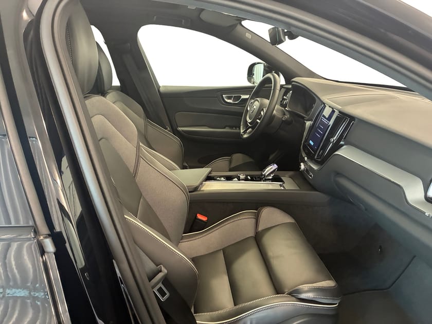 Bild 4 av Volvo XC60 T6 Plus Black Nordic Edition | Drag | 360° |