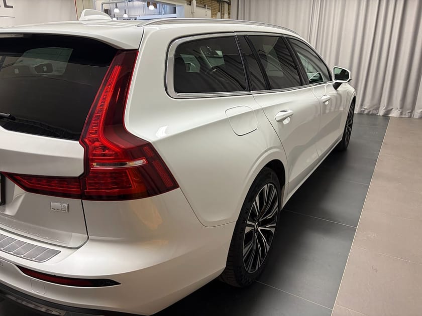 Bild 4 av Volvo V60 Recharge T6 AWD Core Edition Inkl. Vinterhjul Dragkrok