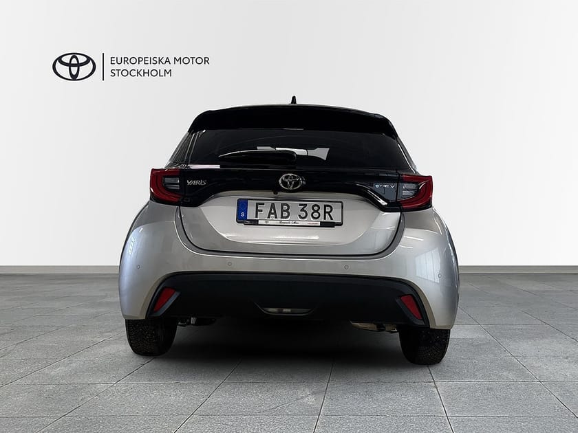 Bild 4 av Toyota Yaris Hybrid 115 1,5 HSD ACTIVE PLUS SÄKERHETSPAKET Vinterhjul