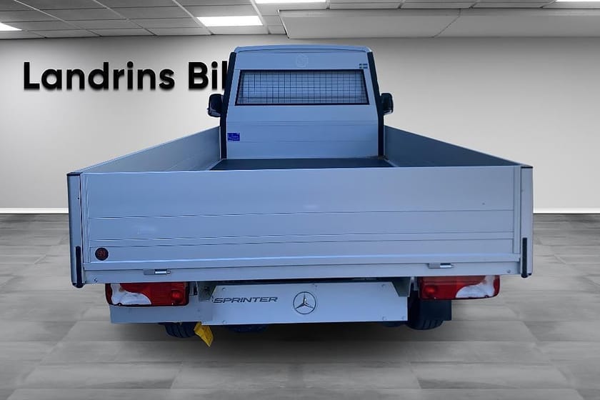 Bild 4 av Mercedes-Benz eSprinter 420 Chassi 81 kWh 113 Flakbil Lastlåda Backkamera