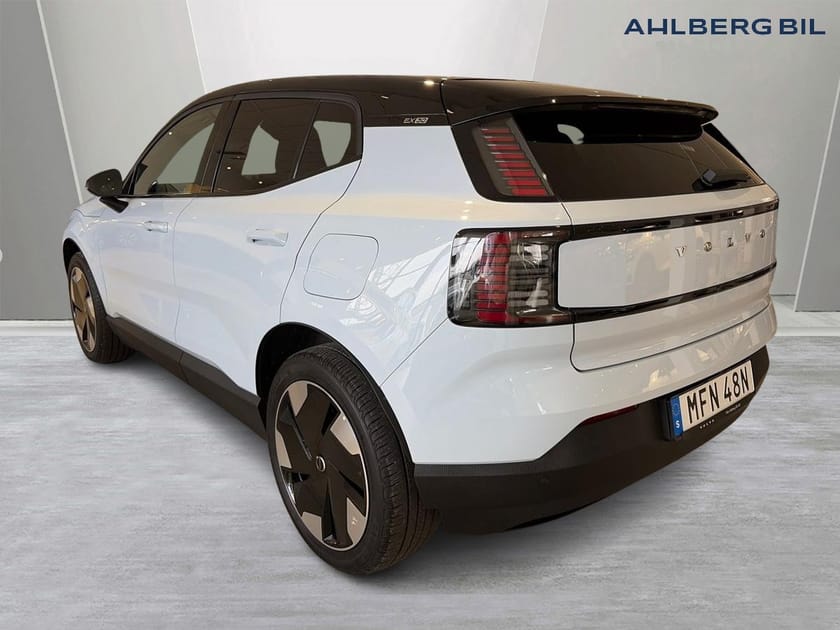 Bild 3 av Volvo EX30 Single Motor Extended Range 🟠 Plus, Parkeringskamera Bak, HarmanKardon PremiumSound, Baklucka Elmanövrerad, Google Maps