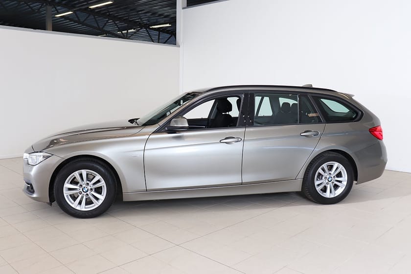 Bild 3 av BMW 320d Touring 320 Sport line 190hk Värmare Dragkrok Navi