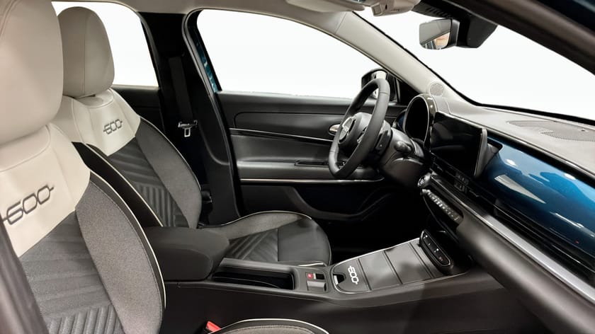 Bild 3 av Fiat 600 Hybrid *PRIVATLEASA från 2595kr/mån* HEV ICON 110HK