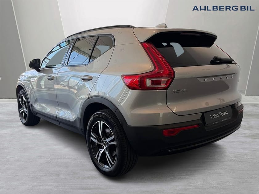 Bild 3 av Volvo XC40 B3 FWD Bensin Plus Dark. Backkamera, Navi, Adaptiv farthållare,  Programmerbar bränslevärm,  Rattvärme