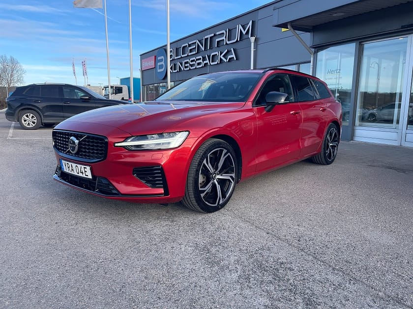 Bild 1 av Volvo V60 Recharge T8AWD,Ultimate Dark, H&K,Panorama, 360 kamera
