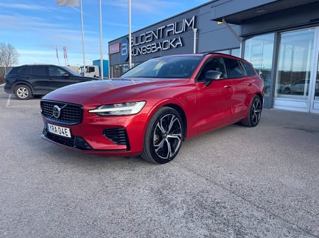 Volvo V60 Recharge T8AWD,Ultimate Dark, H&K,Panorama, 360 kamera
