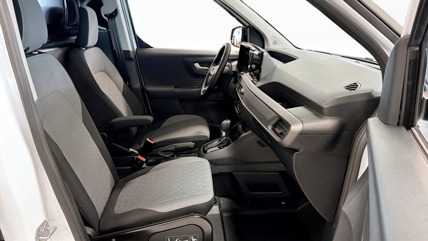 Bild 3 av Ford Transit Courier LIMITED SKÅP 125 A FWD |DEMO|