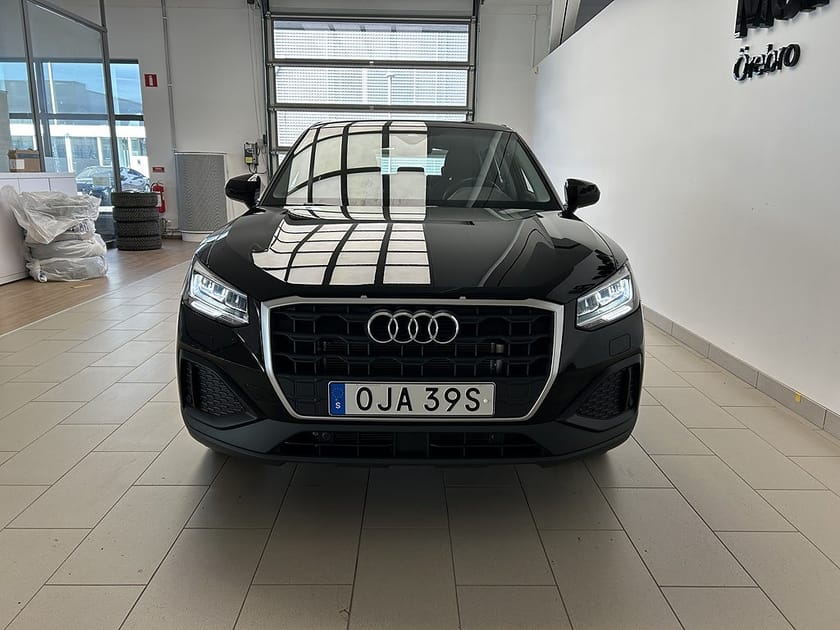 Bild 2 av Audi Q2 35 TFSI S Tronic 150hk / Cockpit / Backkamera