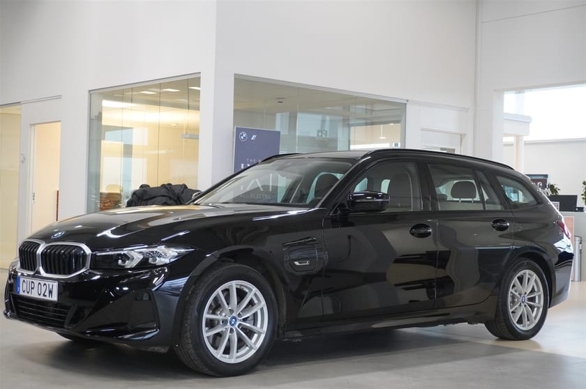 Bild 1 av BMW 330e xDrive Touring Sportstolar Drag Akustik Glas Elsvankstöd