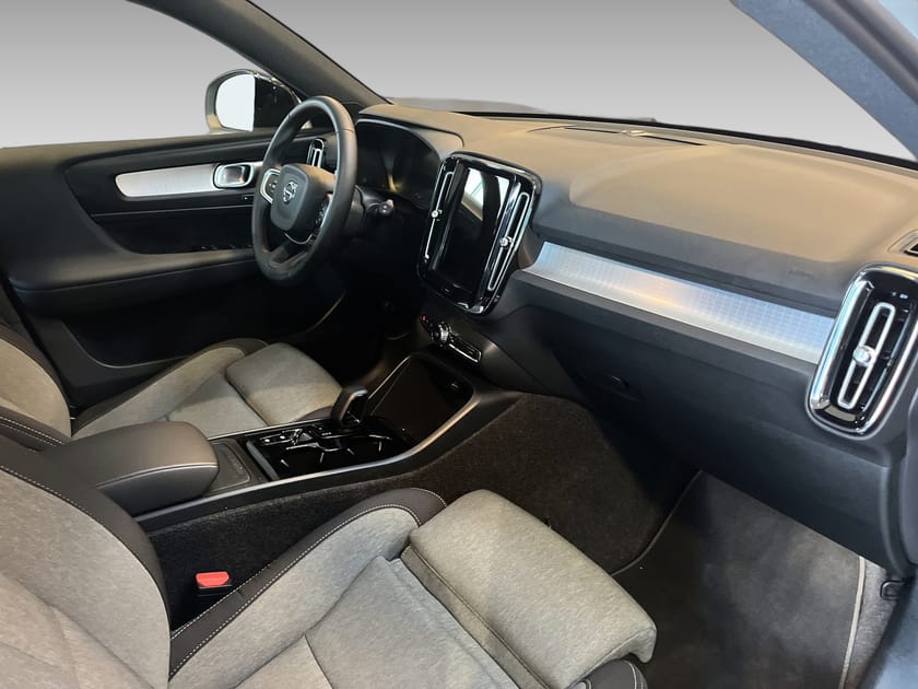 Bild 4 av Volvo XC40 B4 FWD Bensin Plus Dark