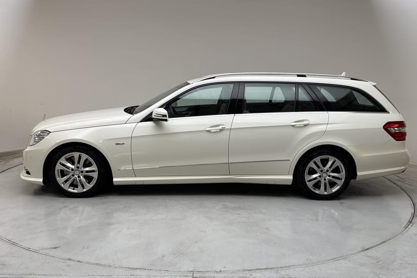 Bild 2 av Mercedes-Benz E 350 T CDI 4MATIC BE Kombi (265hk) Avantgarde Drag