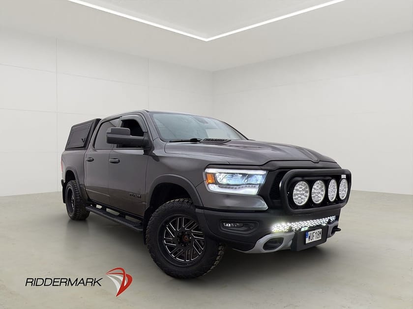 Bild 1 av RAM 1500 Crew Cab Dodge Rebel Night 5.7 4x4 Drag Luft Pano H/K Moms