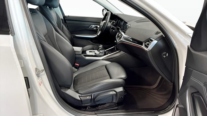 Bild 3 av BMW 320d xDrive Touring Sport Line Dragkrok Parkeringsvärme Rattvärme