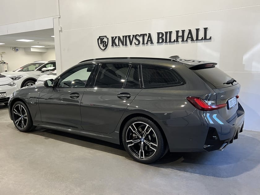 Bild 2 av BMW 330e xDrive Touring M Sport Innovation HUD Drag 292hk