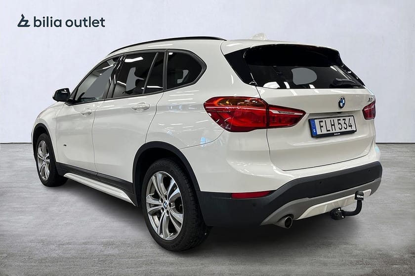 Bild 3 av BMW X1 xDrive18d Sport line 150hk Drag Navi Nyservad