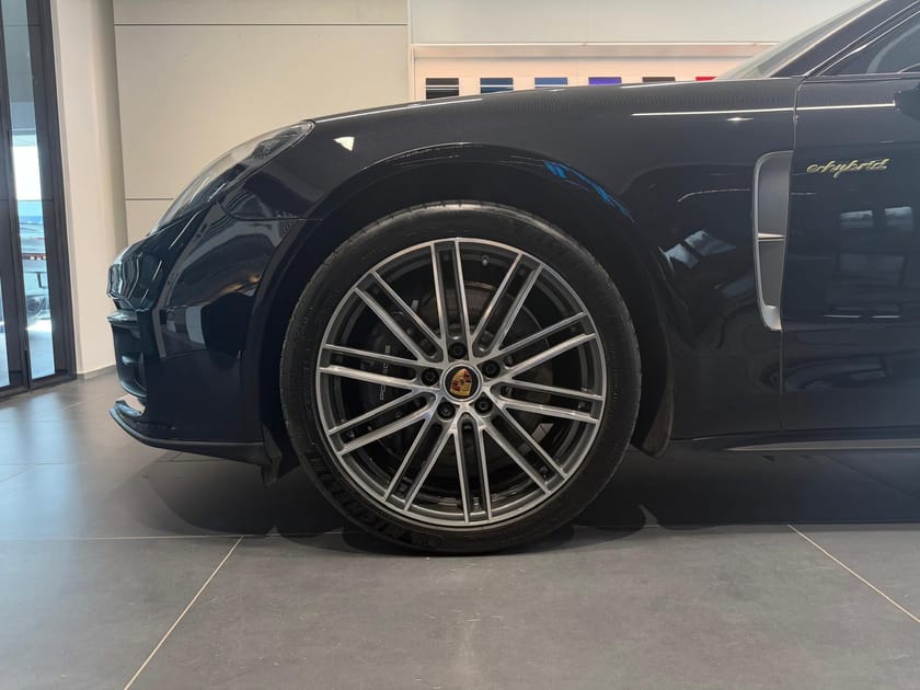 Bild 2 av Porsche Panamera 4 E-Hybrid / Platinum Edition
