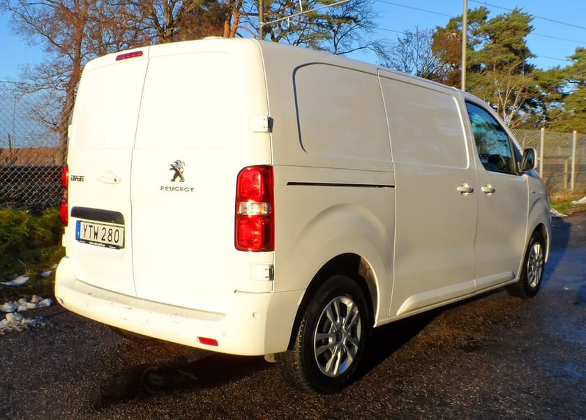 Bild 5 av Peugeot Expert Panel Van 2.0 BlueHDi PRO+ L2 Vinterhjul 12 mån garanti