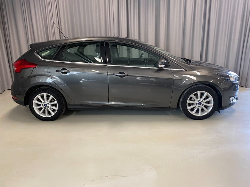 Bild 3 av Ford Focus Titanium 1.0 EcoBoost 125hk Manuell. Rattvärme