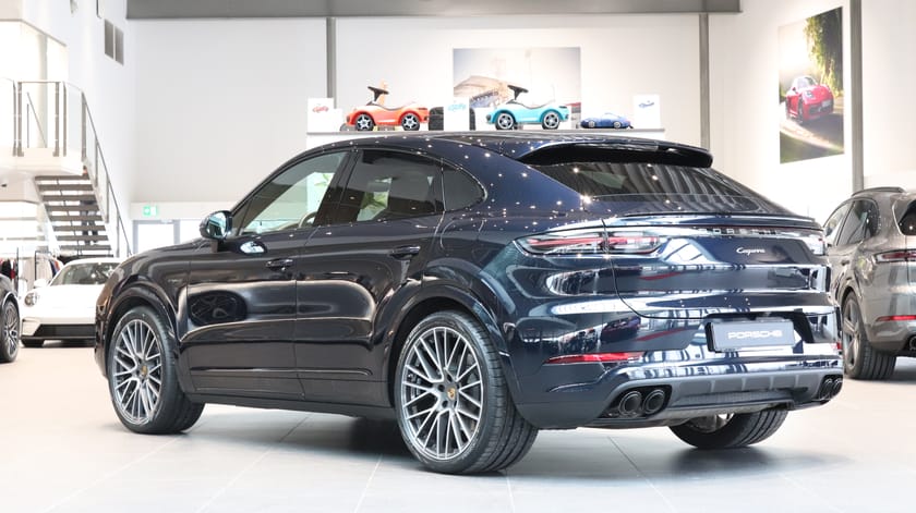 Bild 2 av Porsche Cayenne Coupé E-Hybrid 462 hk Platinum Edition / Sportavgas / 22" hjul / Drag