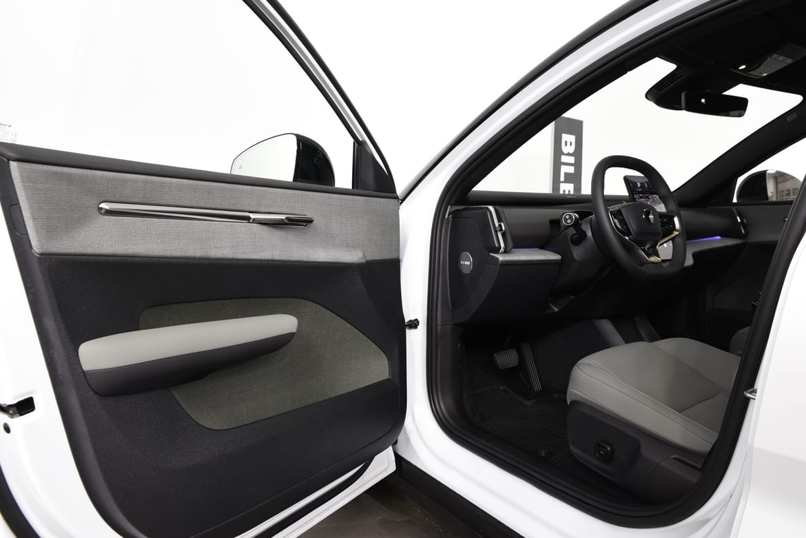 Volvo EX30 2025 - miniatyr 8