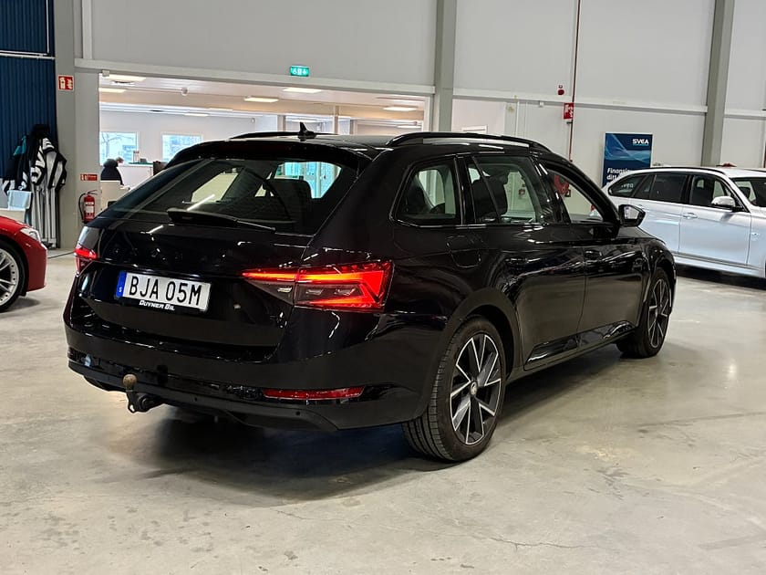 Bild 5 av Škoda Superb iV Kombi Skoda 1.4 Plug-in hybrid Black Pack |Rattvärme|Dragkrok
