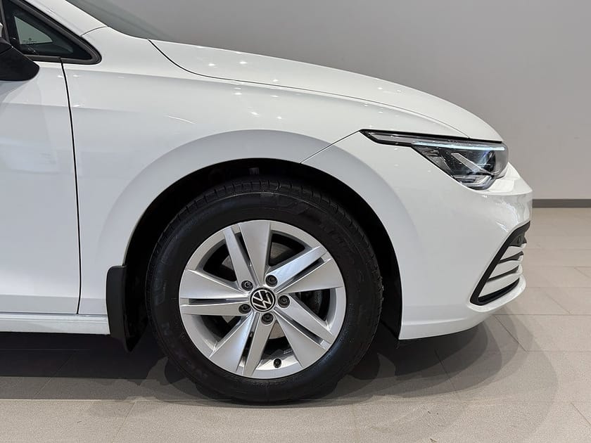 Bild 4 av Volkswagen Golf Sportscombi 1.5 eTSI Backkamera Rattvärme