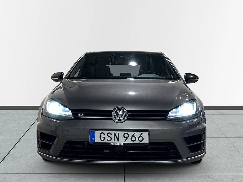 Bild 2 av Volkswagen Golf  R 5-dörrars 300hk 4M Pano Mvärm CarPlay Kamera GPS SoV