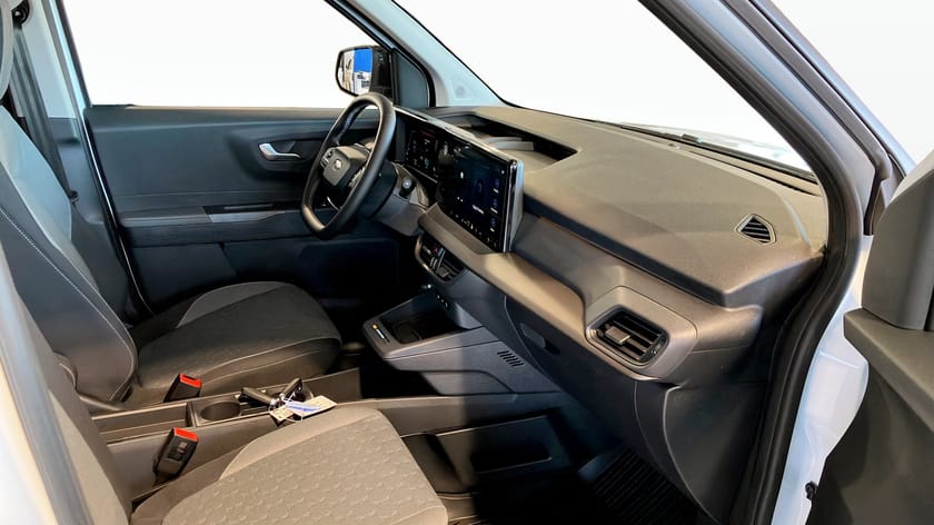 Bild 3 av Ford E-Transit Courier Limited | Skåp | 15,000 att ladda för | 0% Ränta