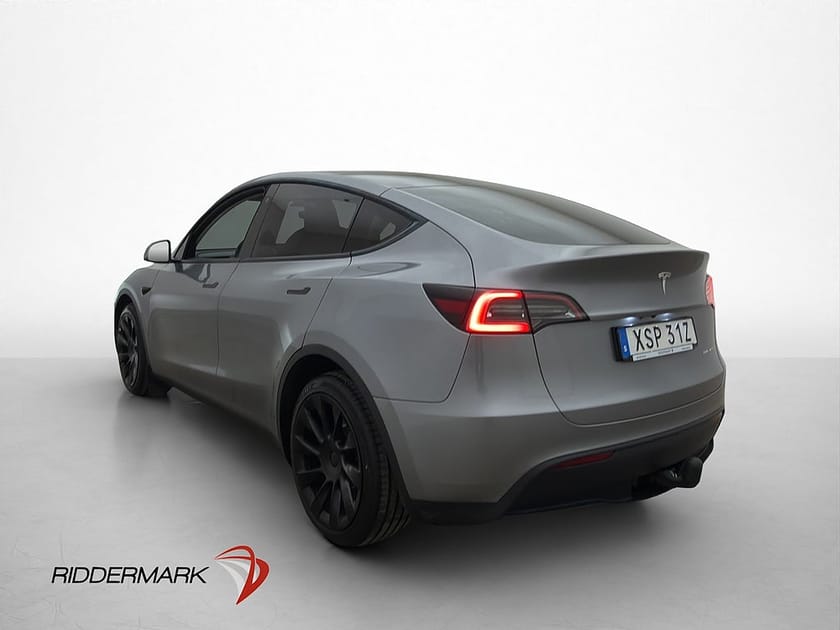 Bild 5 av Tesla Model Y Long Range AWD Pano AP Dragkrok MOMS Sv.Såld