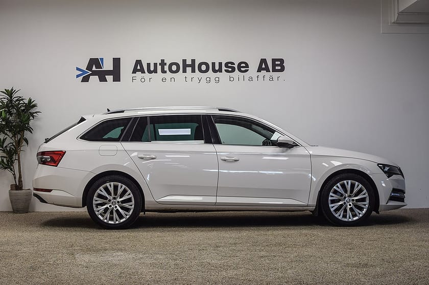 Bild 3 av Škoda Superb iV Kombi Skoda PHEV Business Style Skinn Drag Värmare Massage