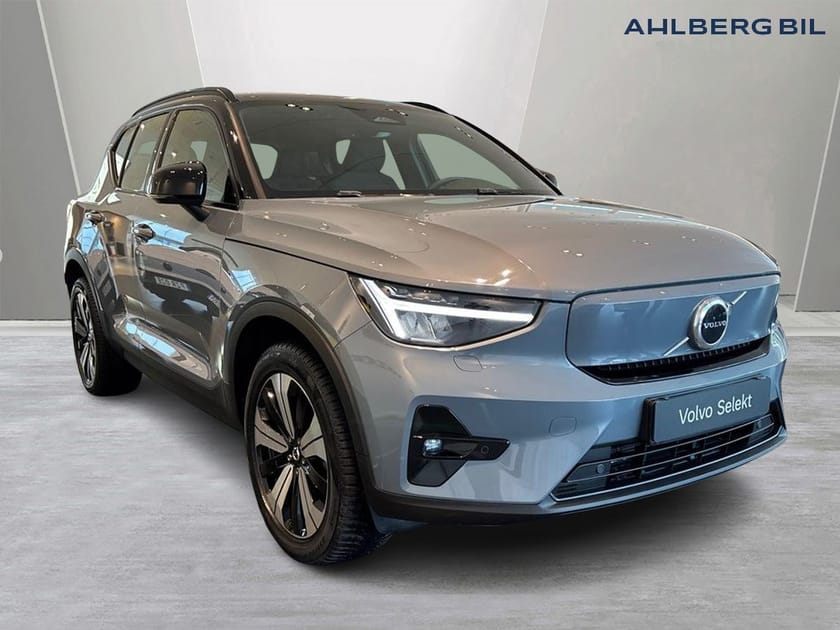 Bild 1 av Volvo XC40 Recharge Single Motor Plus Edition. däck.  Parkeringskamera bak.