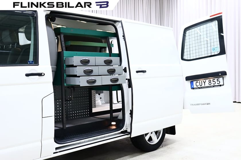 Bild 5 av Volkswagen Transporter DSG 140HK Inredd|Nedlackad|LED|Drag|Värmare