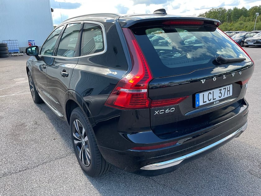 Bild 4 av Volvo XC60 T6 Recharge Core Bright plug in AWD 350HK 4x4 Panorama
