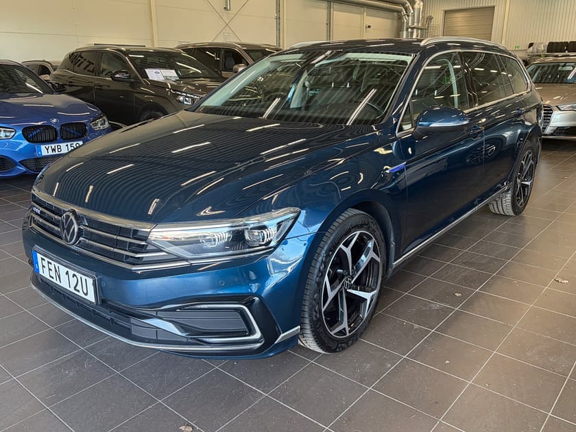 Bild 2 av Volkswagen Passat Sportscombi GTE SC Executive Cockpit/Värmare/drag/HuD/Keyless/IQ
