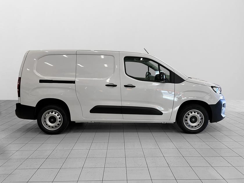 Bild 2 av Citroën Berlingo Crew Van 1.5 HDi 130hk EAT8 L2 Värmare Drag Omg lev DSD
