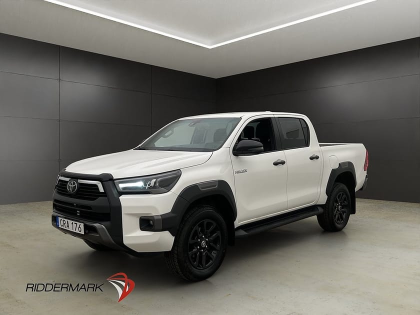 Bild 1 av Toyota Hilux Dubbelhytt Invincible 2.8 4WD M/K-Värmare Drag Diff Moms