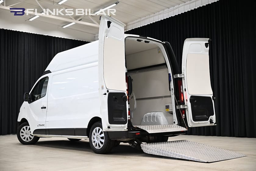 Bild 2 av Renault Trafic Skåpbil dCi 125HK L2 Högtak|Bakgavellyft|Lågmil|EnÄgare|Leasbar