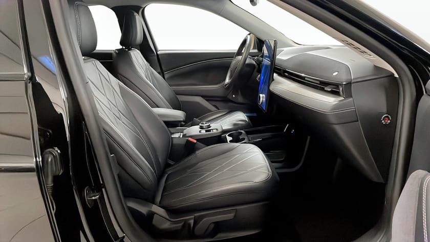 Bild 3 av Ford Mustang Mach-E Long Range 294Hk / Bang Olufsen / 360° / CarPlay