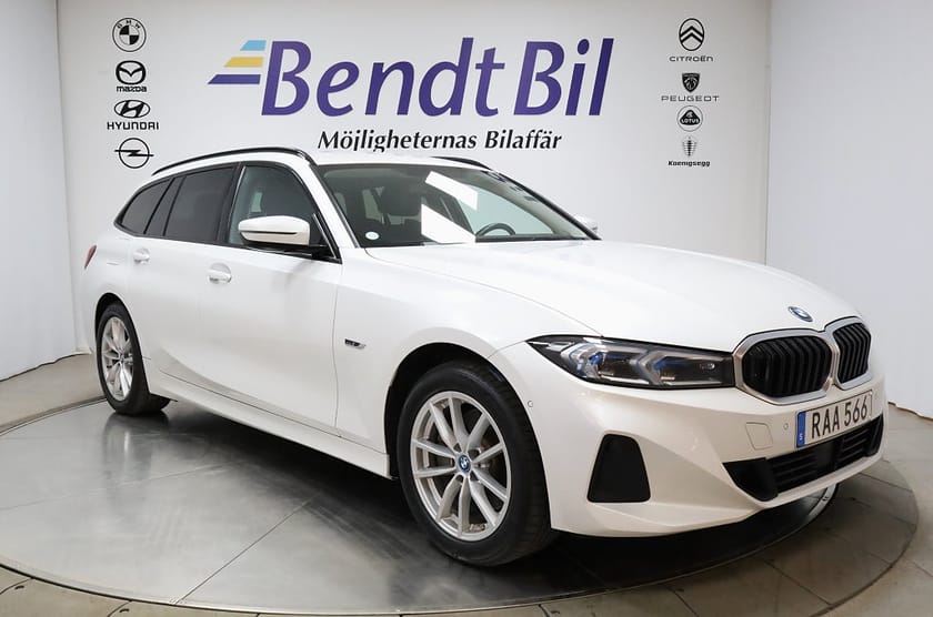 Bild 1 av BMW 330e xDrive Touring | Aktiv fartpilot | HUD | Rattvärme