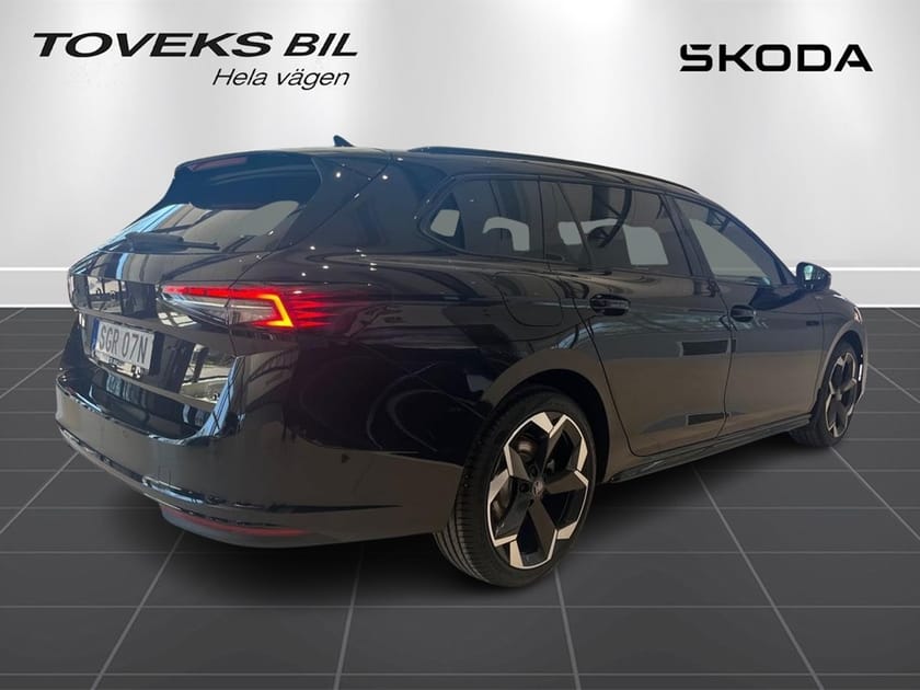 Bild 3 av Škoda Superb iV Kombi Sportline 1,5 TSI 204hk LAGERBIL