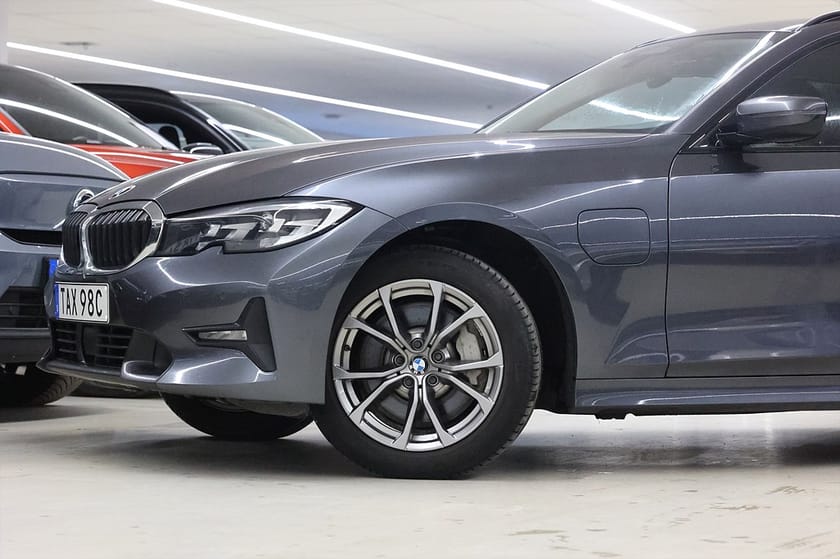Bild 4 av BMW 330e xDrive Touring 292hk Sport Line Shadow Navi Läder Drag