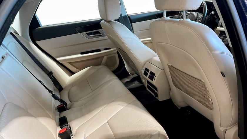 Bild 5 av Jaguar XF 25t 2.5T 240Hk Auto Nav/B-Kamera