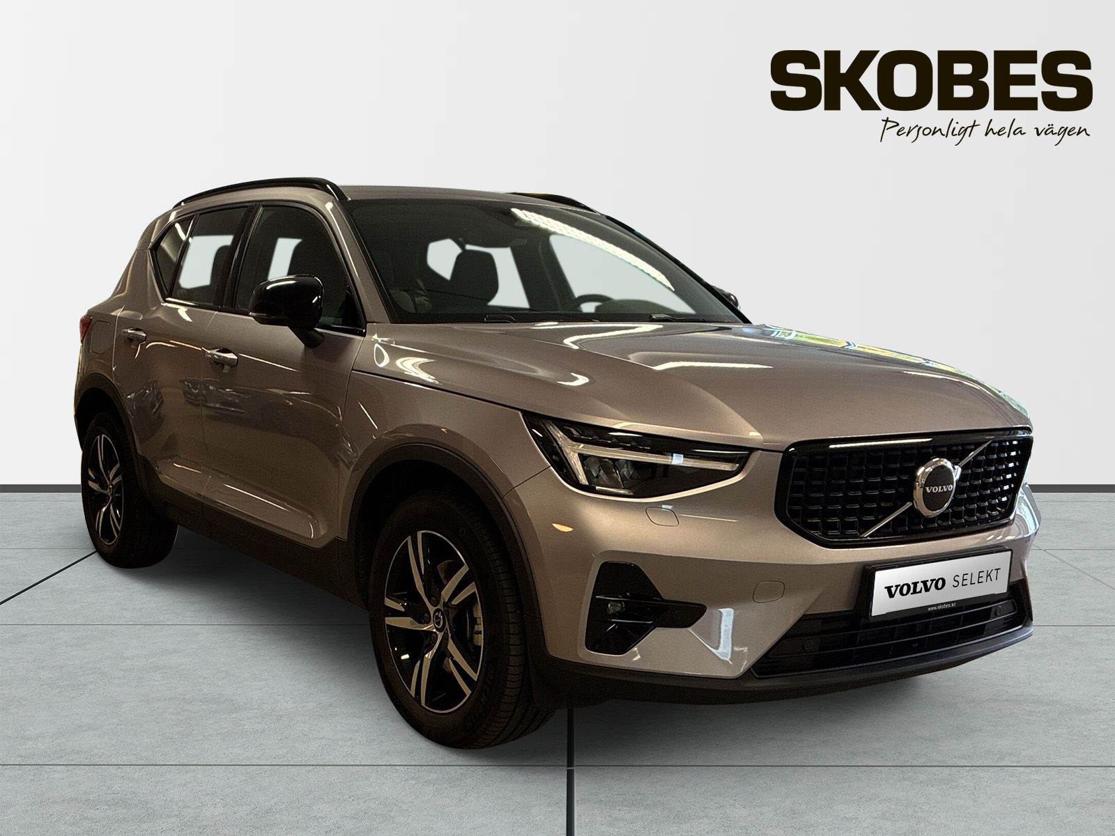 Volvo XC40 B4 FWD Bensin Plus Dark