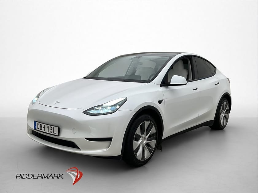 Bild 4 av Tesla Model Y Standard Range RWD AP Ljus-Interiör Dragkrok