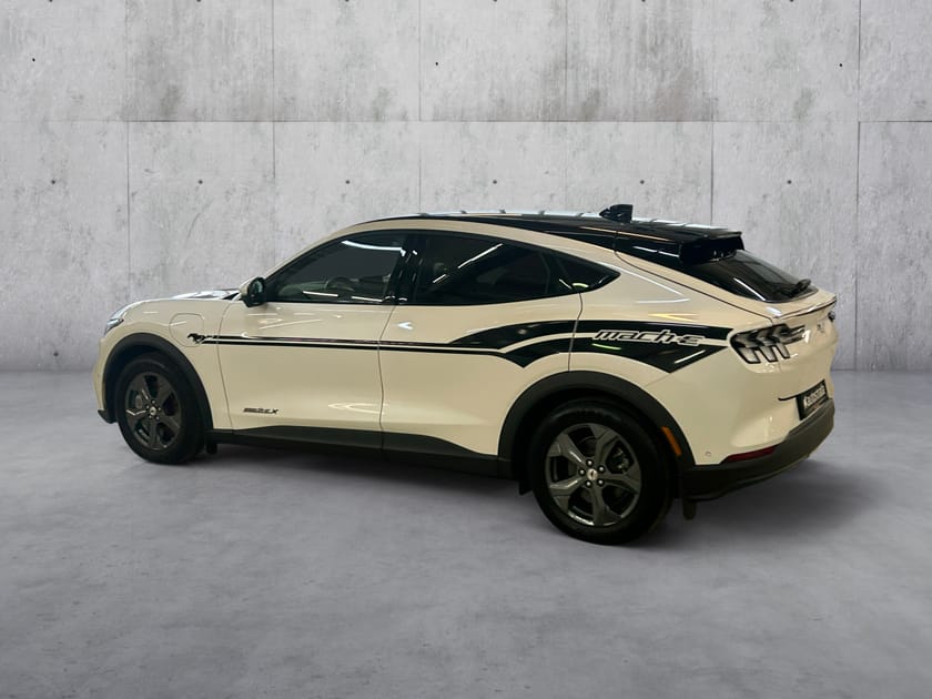 Bilde 3 av Ford Mustang Mach-E Long Range Blindsonevarsling I 360 kamera I El. seter I Panorama