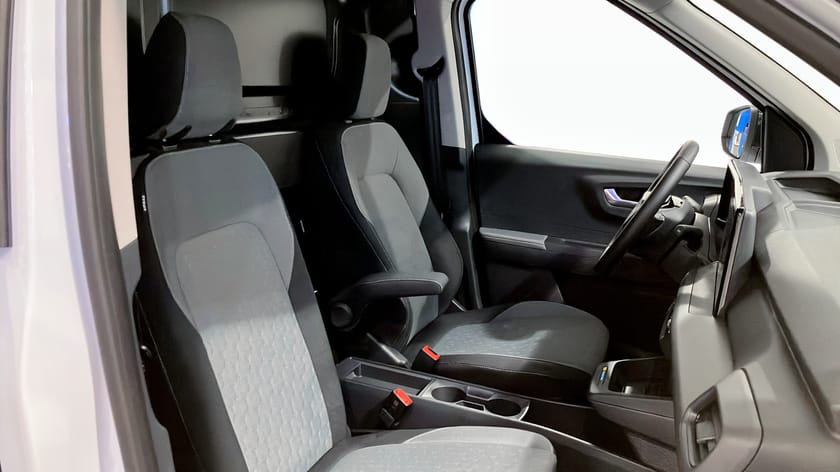 Bild 5 av Ford E-Transit Courier Limited | Skåp | 15,000 att ladda för | DEMO |