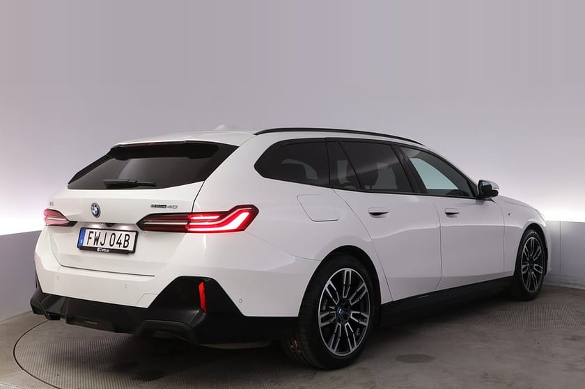 Bild 5 av BMW i5 eDrive40 Touring M-Sport Drag BSM Kamera DA V-hjul